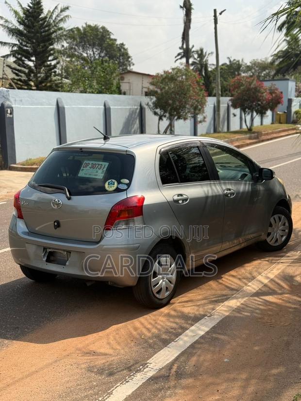 Toyota Vitz 1.0 FWD 5dr 2010 Silver