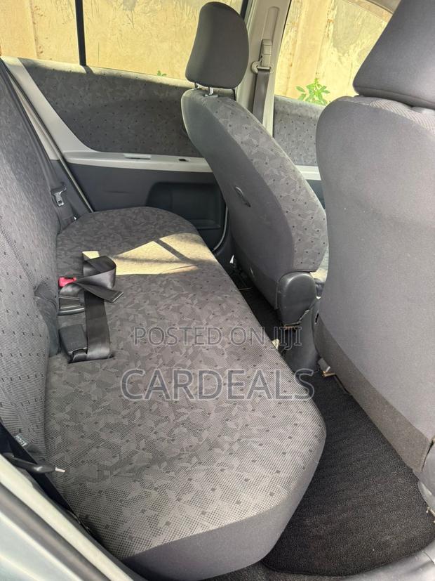 Toyota Vitz 1.0 FWD 5dr 2010 Silver