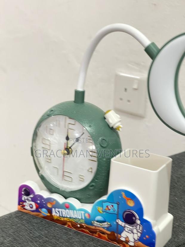 Moon Alarm Clock Astronaut photo 5