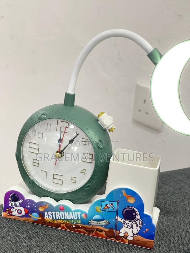 Moon Alarm Clock Astronaut photo 3