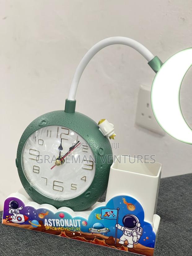 Moon Alarm Clock Astronaut photo 8