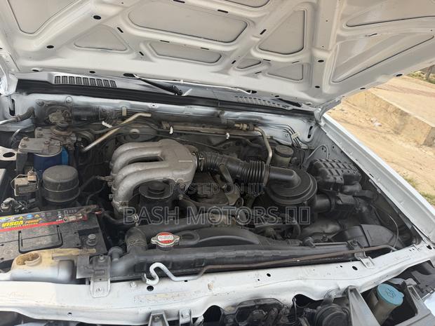 Nissan Hardbody 2005 White