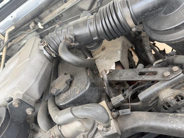 Nissan Hardbody 2005 White