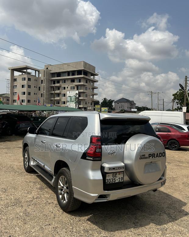 Toyota Land Cruiser Prado 2019 Gray