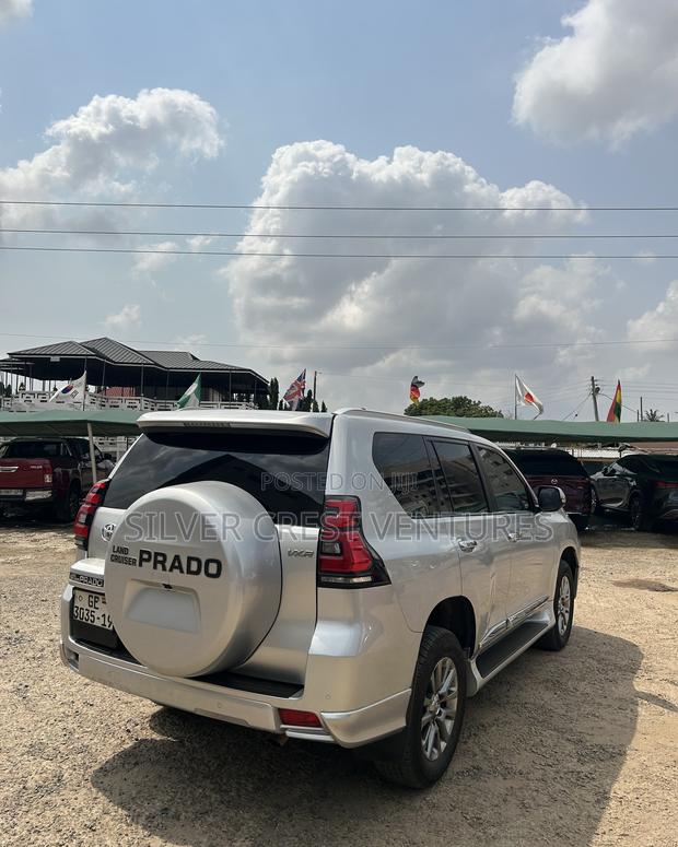 Toyota Land Cruiser Prado 2019 Gray
