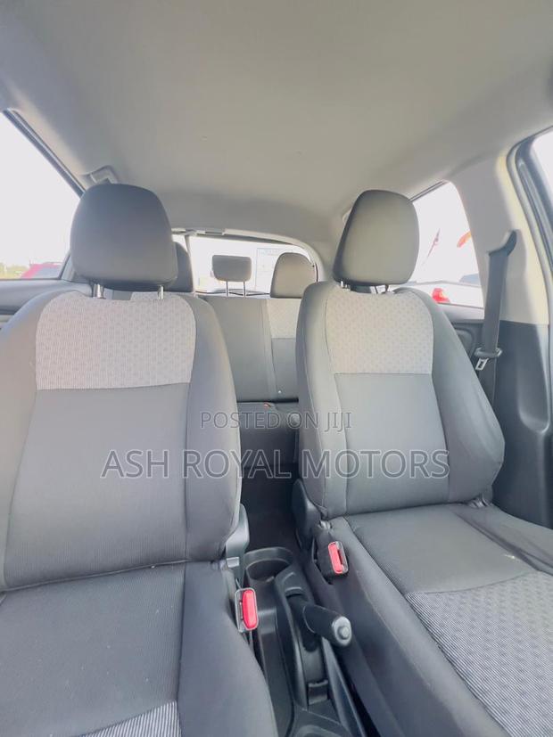 Toyota Yaris SE Hatchback 5dr 2016 Gray