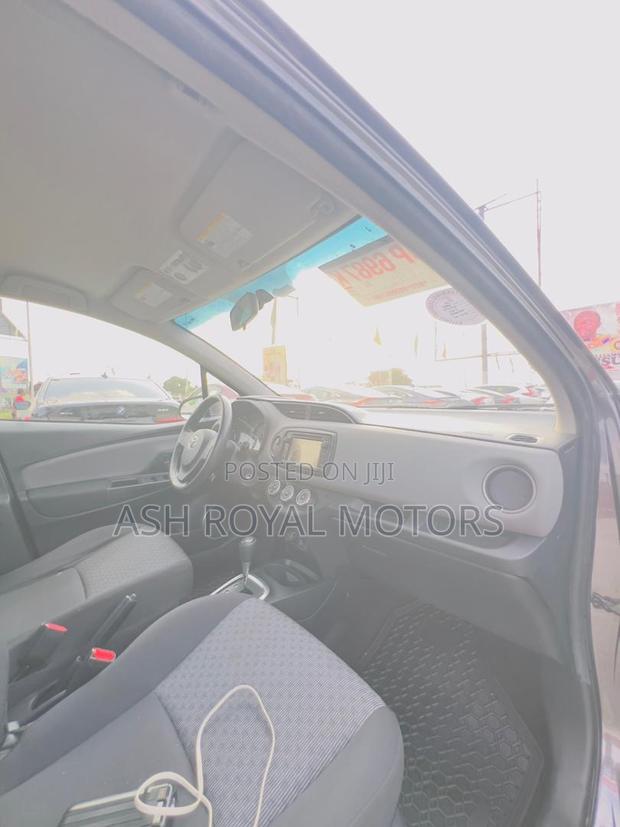 Toyota Yaris SE Hatchback 5dr 2016 Gray