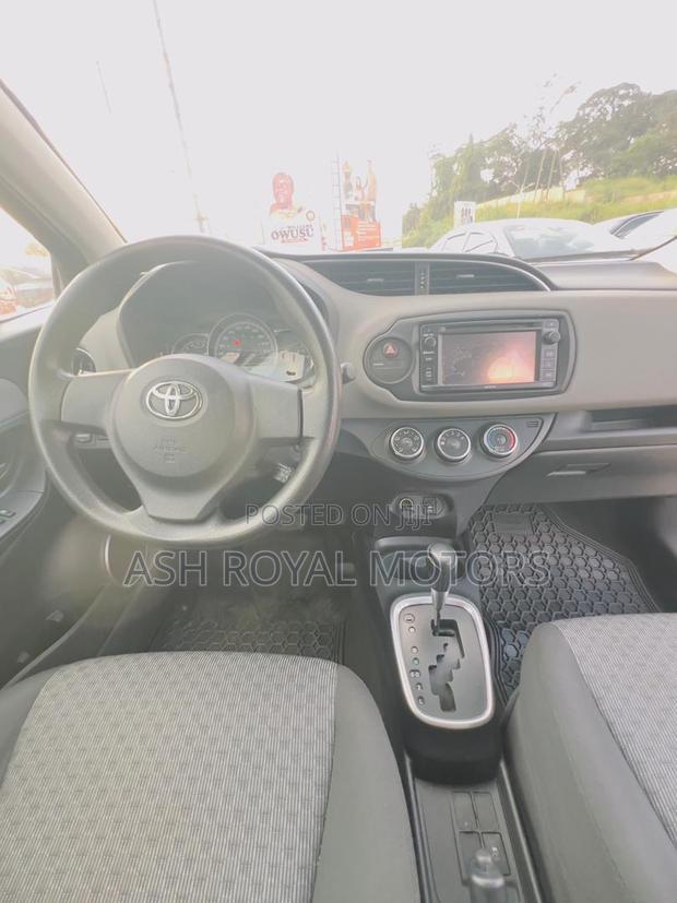 Toyota Yaris SE Hatchback 5dr 2016 Gray