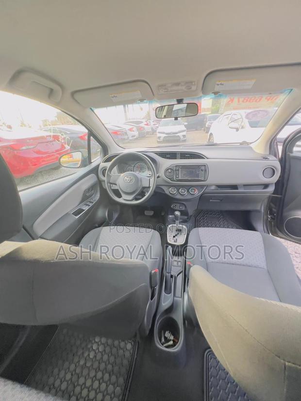Toyota Yaris SE Hatchback 5dr 2016 Gray