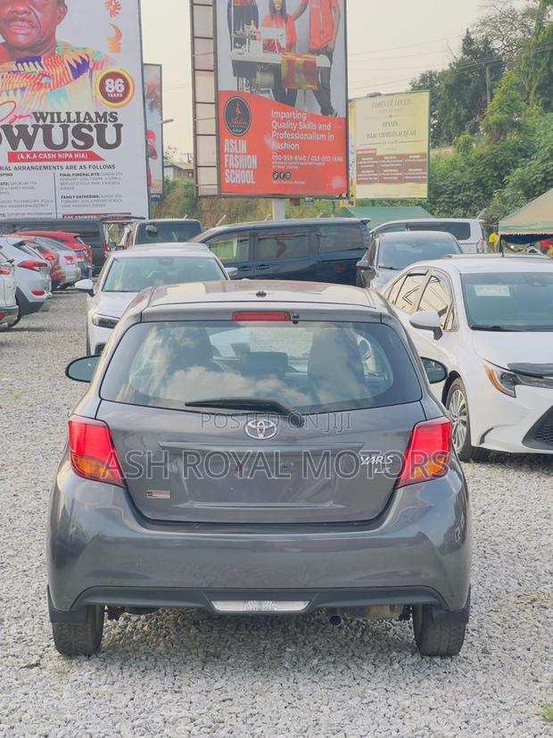 Toyota Yaris SE Hatchback 5dr 2016 Gray