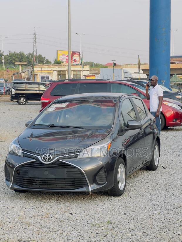 Toyota Yaris SE Hatchback 5dr 2016 Gray