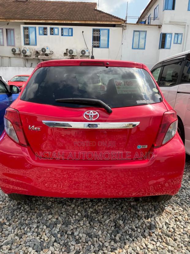 Toyota Vitz 2013 Red