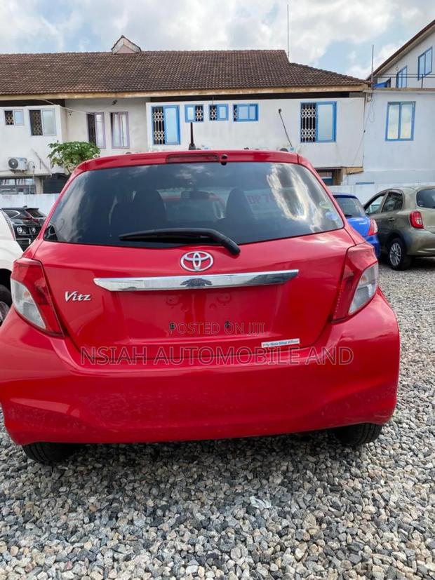 Toyota Vitz 2013 Red