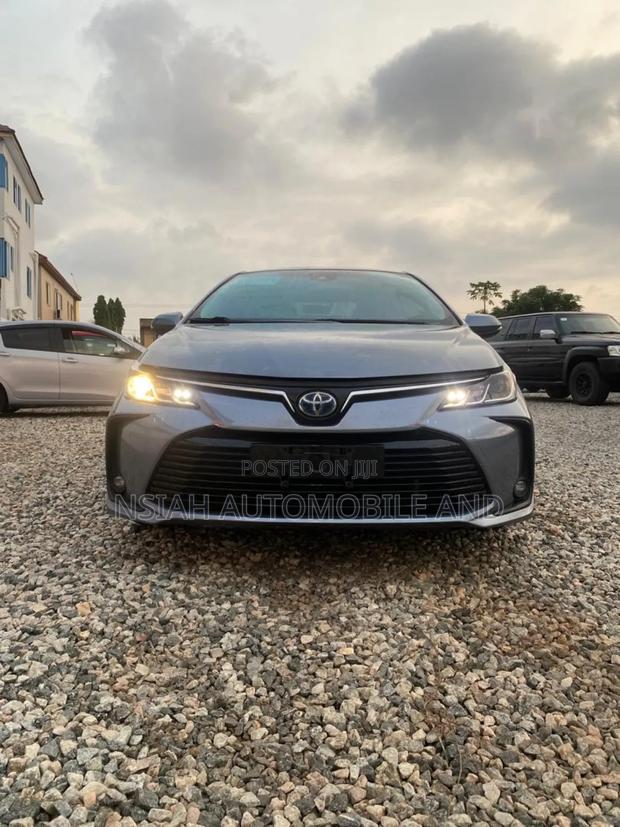 Toyota Corolla XLE 2020 Gray