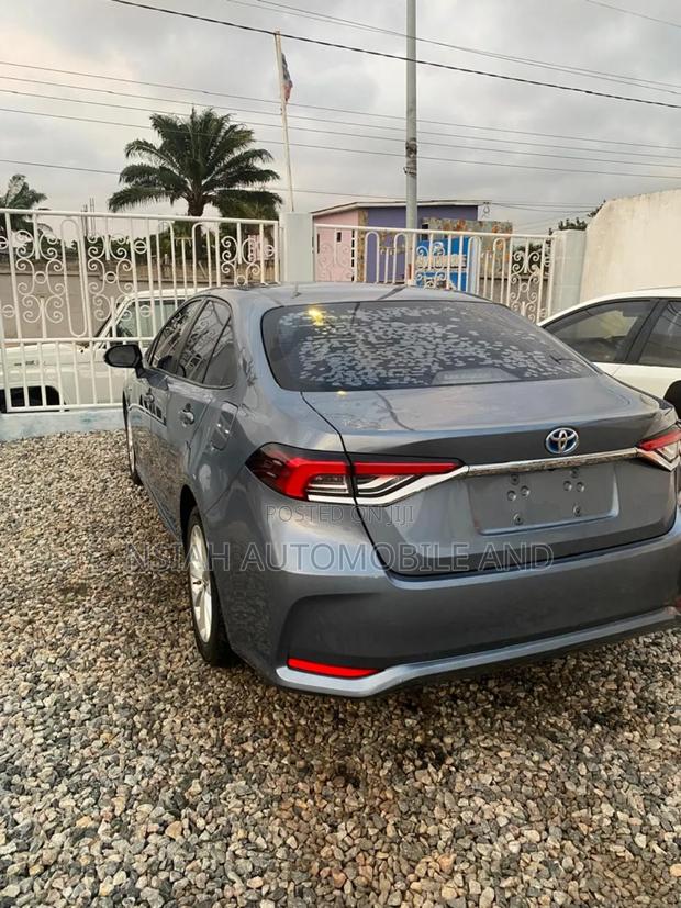 Toyota Corolla XLE 2020 Gray