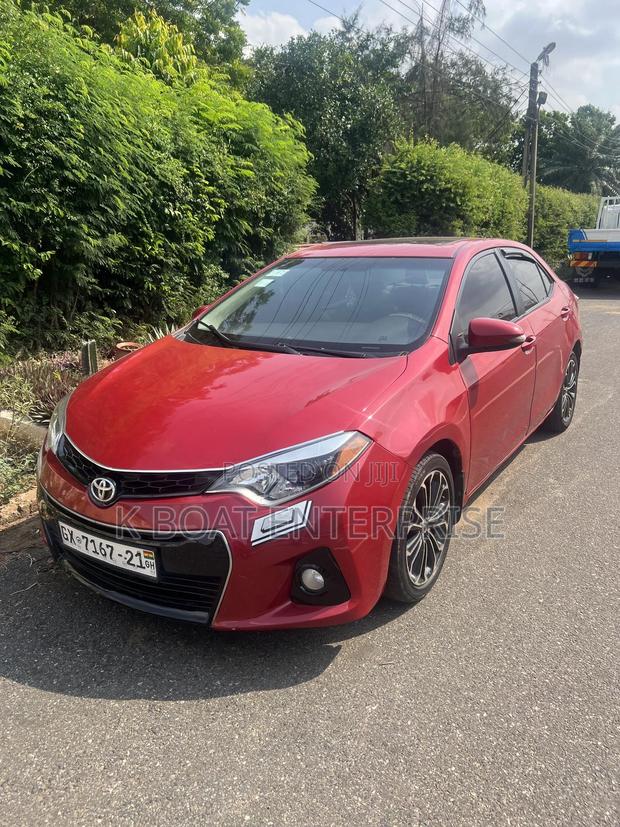 Toyota Corolla S 4dr Sedan (1.8L 4cyl CVT) 2016 Red photo 2