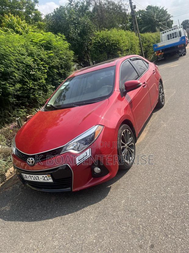 Toyota Corolla S 4dr Sedan (1.8L 4cyl CVT) 2016 Red photo 4