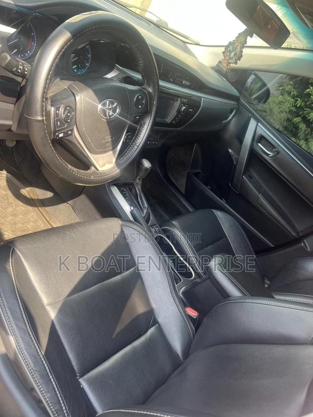 Toyota Corolla S 4dr Sedan (1.8L 4cyl CVT) 2016 Red photo 9