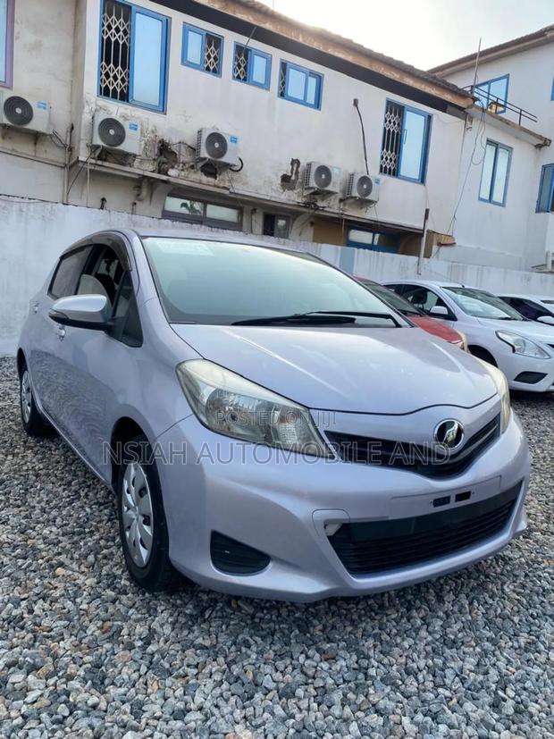 Toyota Vitz 1.3 FWD 5dr 2014 Silver