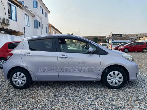 Toyota Vitz 1.3 FWD 5dr 2014 Silver