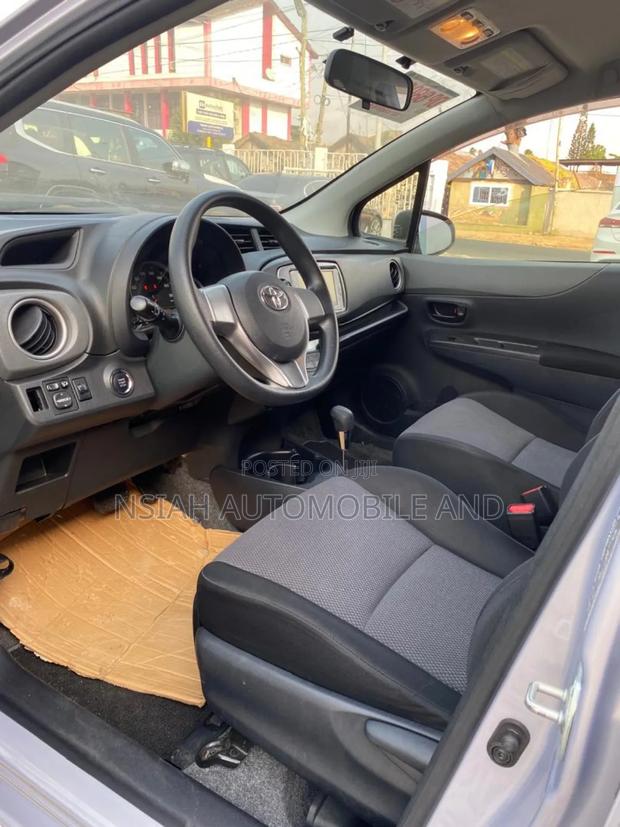 Toyota Vitz 1.3 FWD 5dr 2014 Silver