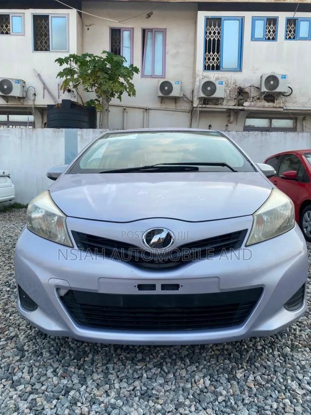 Toyota Vitz 1.3 FWD 5dr 2014 Silver