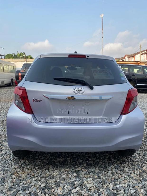 Toyota Vitz 1.3 FWD 5dr 2014 Silver