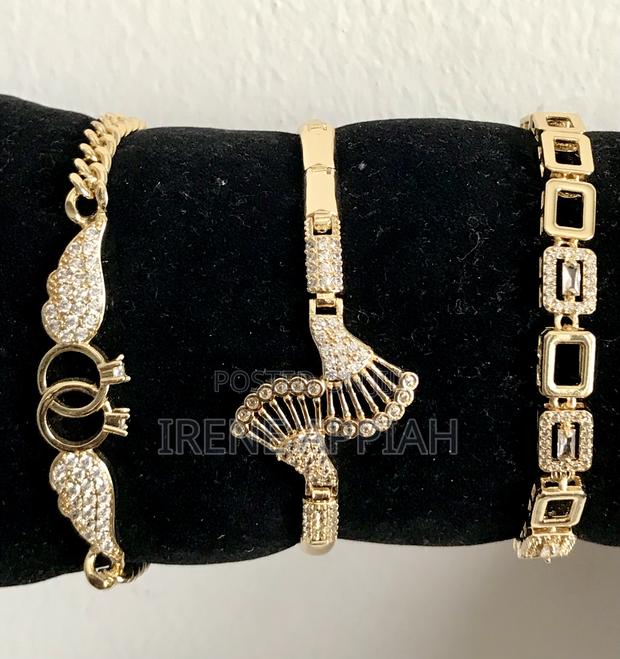Classy Bracelets for Her · Photo 4