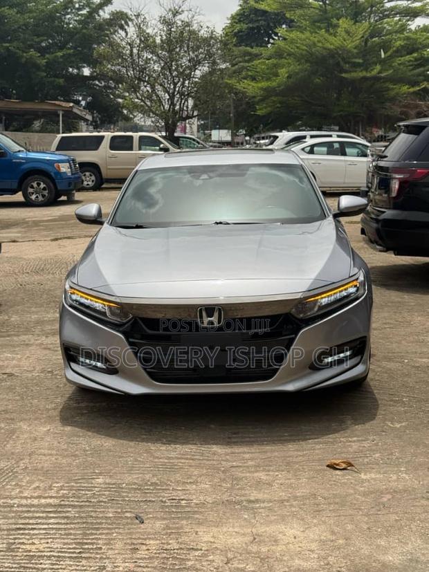 Honda Accord Sport (1.5L 4cyl Turbo CVT) 2019 Silver photo 4