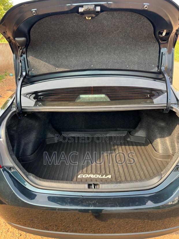 Toyota Corolla XSE (1.8L 4cyl 2A) 2018 Gray photo 4