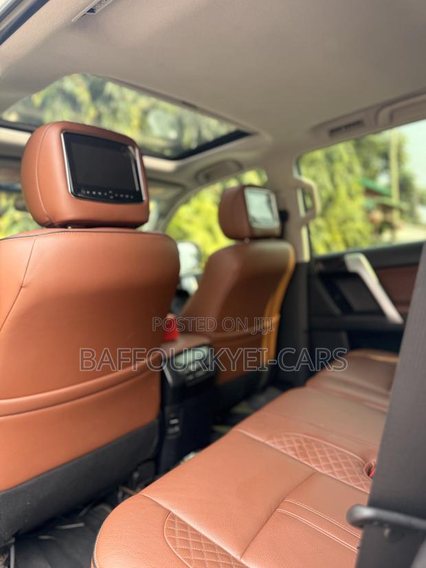 Toyota Land Cruiser Prado 4.0 Petrol TX 2017 White photo 5