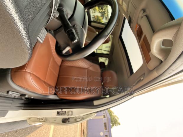 Toyota Land Cruiser Prado 4.0 Petrol TX 2017 White photo 9