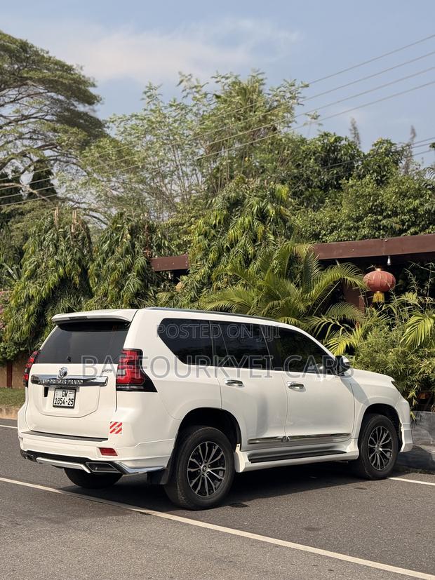 Toyota Land Cruiser Prado 4.0 Petrol TX 2017 White photo 11