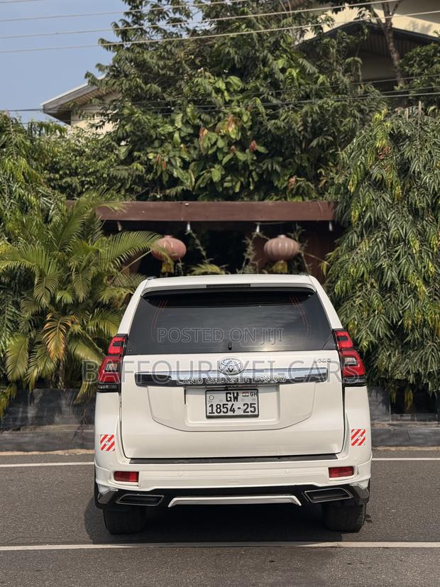 Toyota Land Cruiser Prado 4.0 Petrol TX 2017 White photo 10