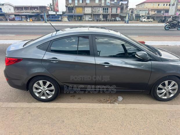 Hyundai Accent GLS 4dr Sedan (1.6L 4cyl 6A) 2014 Gray photo 3