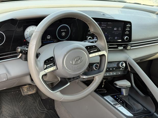 Hyundai Elantra 2022 Black photo 6