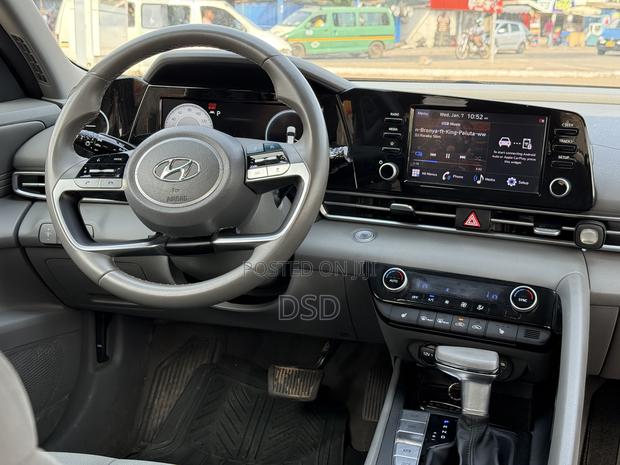 Hyundai Elantra 2022 Black photo 10