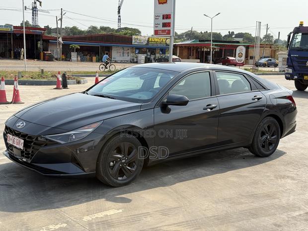 Hyundai Elantra 2022 Black photo 8