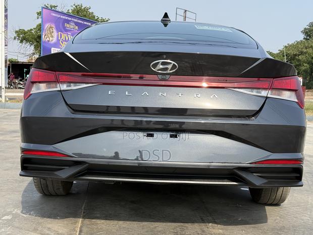 Hyundai Elantra 2022 Black photo 3