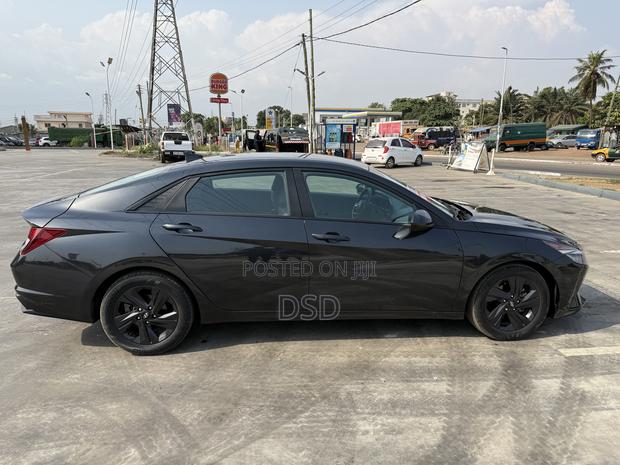 Hyundai Elantra 2022 Black