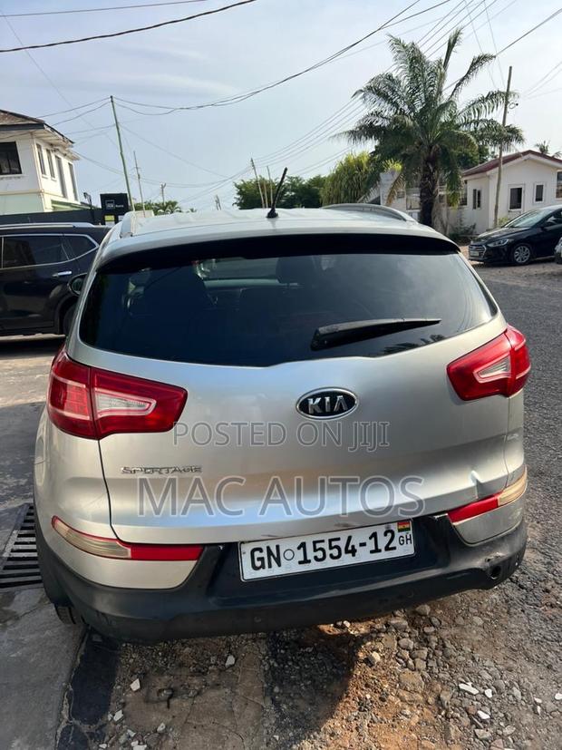 Kia Sportage LX 4dr SUV (2.4L 4cyl 6A) 2012 Silver photo 2