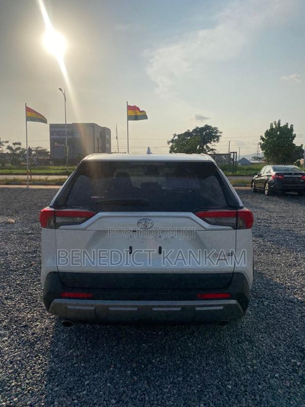 Toyota RAV4 XLE AWD 2023 White