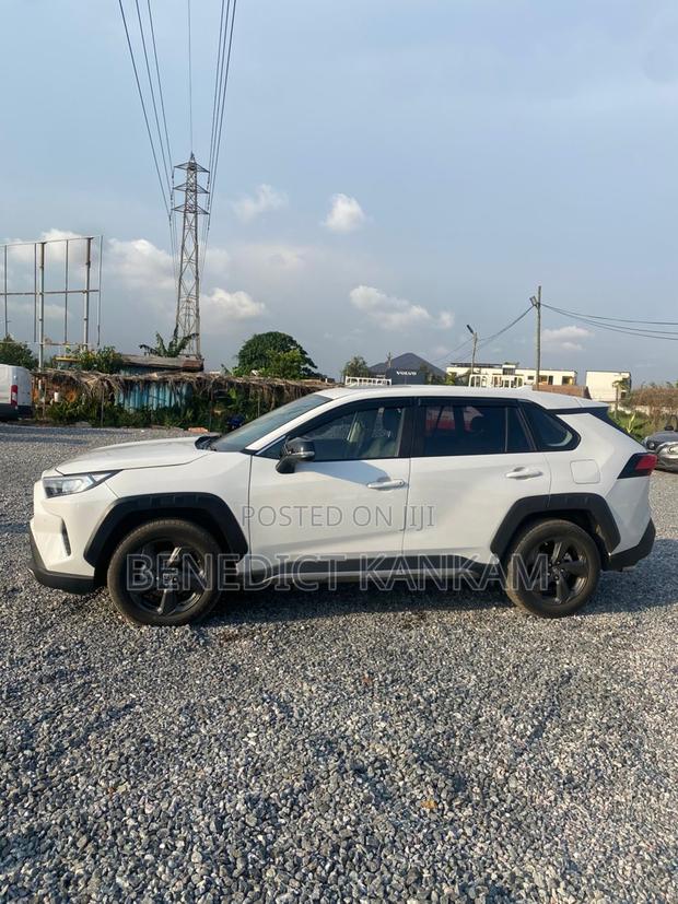Toyota RAV4 XLE AWD 2023 White