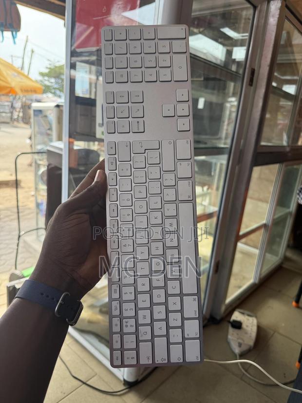 Apple Wireless Keyboard (Aluminum, Bluetooth)
