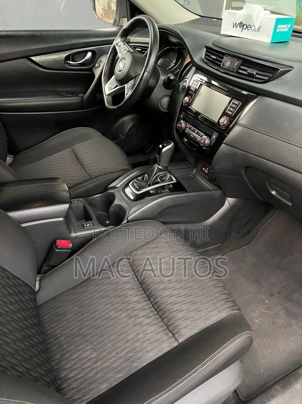 Nissan Rogue SV AWD 2019 Black photo 4