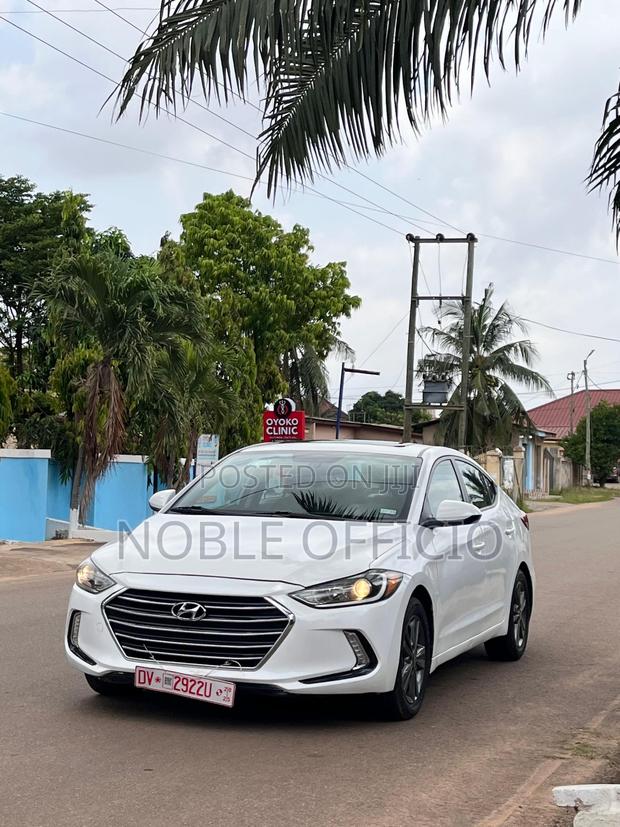 Hyundai Elantra 2017 White