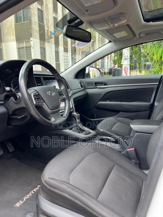 Hyundai Elantra 2017 White