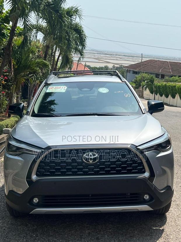 Toyota Corolla Cross XLE 2025 Silver