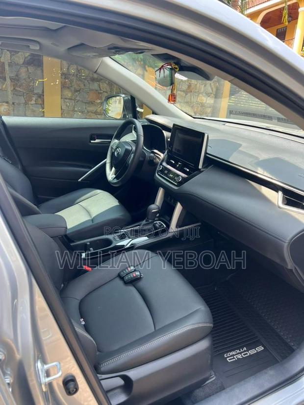 Toyota Corolla Cross XLE 2025 Silver