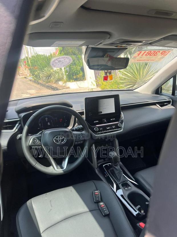 Toyota Corolla Cross XLE 2025 Silver